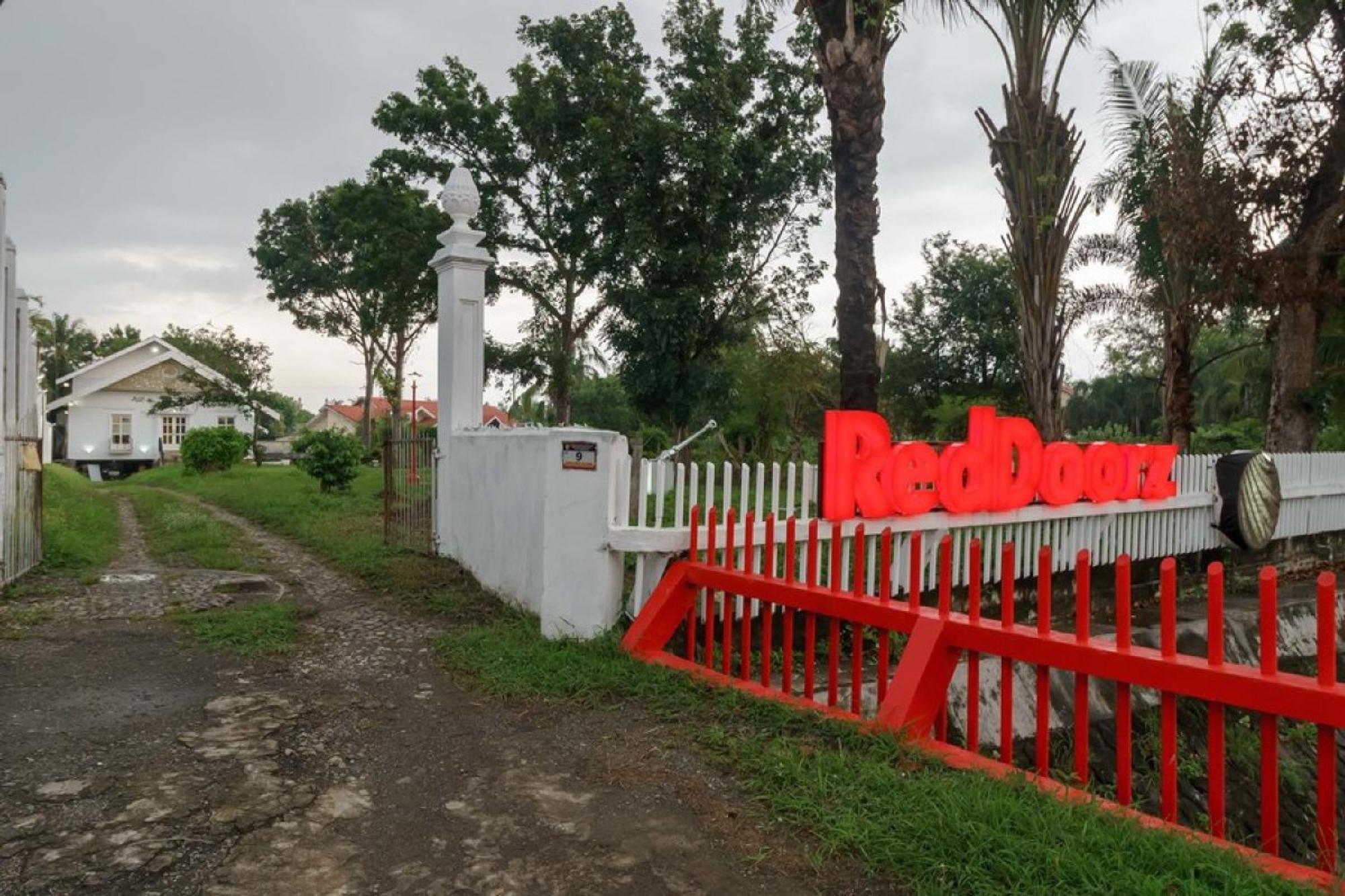 Reddoorz Syariah Near Suzuya Mall Banda Aceh 2 Geutieue Zewnętrze zdjęcie